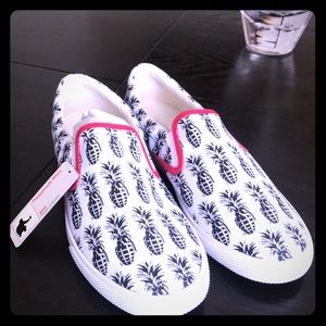White pineappleade BucketFeet